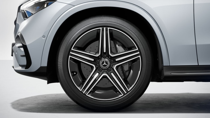 50,8 cm (20") AMG Leichtmetallräder im 5-Speichen-Design Bild 1