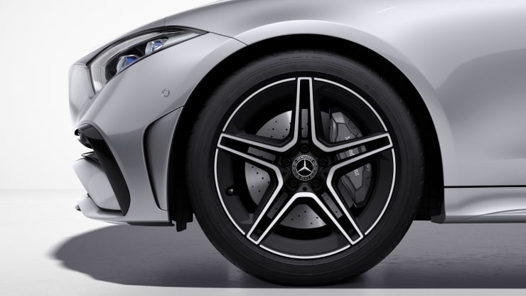 48,3 cm (19") AMG Leichtmetallräder im 5-Doppelspeichen-Design Bild 1