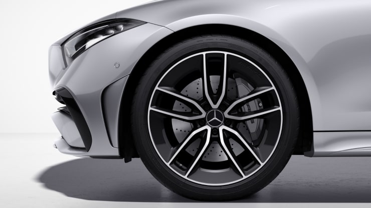 50,8 cm (20") AMG Leichtmetallräder im 5-Doppelspeichen-Design Bild 1