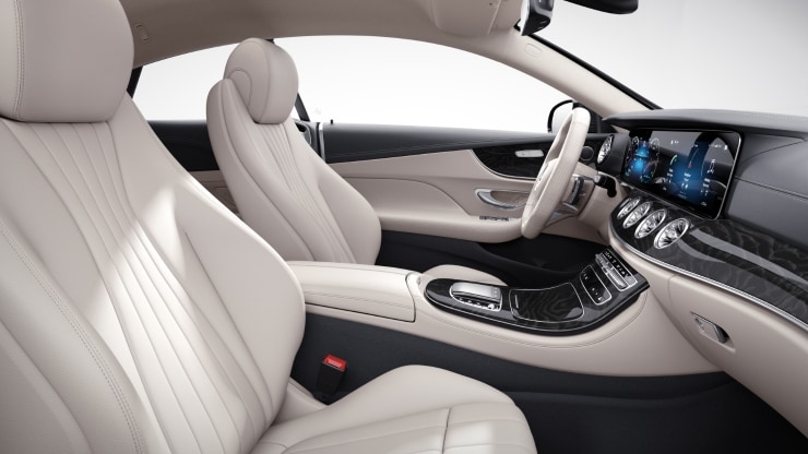 Instrumententafel und Bordkanten der T&uuml;ren in Ledernachbildung ARTICO Bild 1