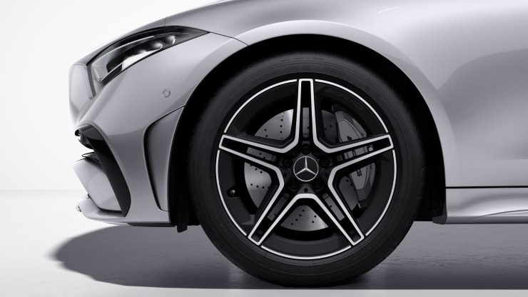 48,3 cm (19") AMG Leichtmetallräder im 5-Doppelspeichen-Design Bild 1