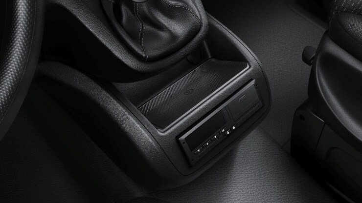 Mittelkonsole mit 1-DIN-Schacht Bild 1