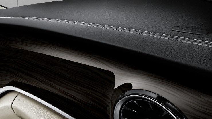 Instrumententafel in Lederoptik mit Ziernaht Bild 1