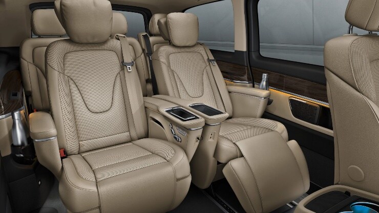 Luxus-Sitz in 1&period; Reihe im Fond links 2