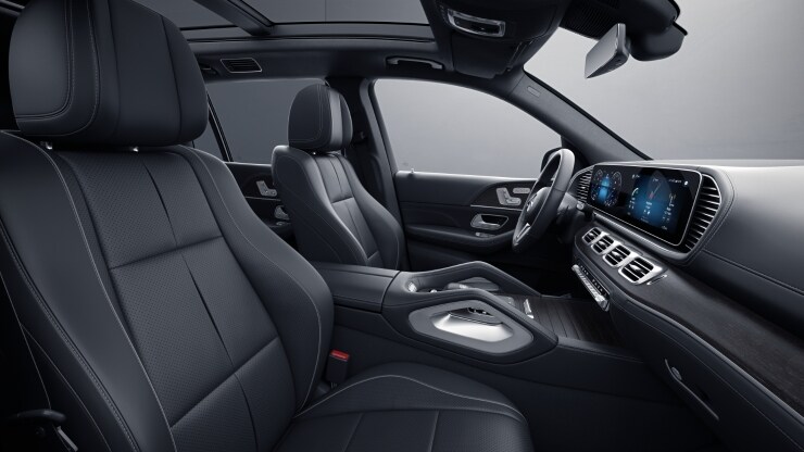 Instrumententafel und Bordkanten der T&uuml;ren in Leder Nappa 2