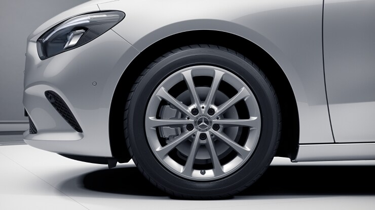 43&comma;2 cm &lpar;17"&rpar; Leichtmetallr&auml;der im 10-Speichen-Design Bild 1