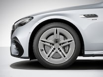 Mercedes-AMG E-Klasse Limousine Bremssättel silberfarben lackiert