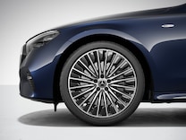 E-Class Sedan Braking system with larger brake discs on the front axle