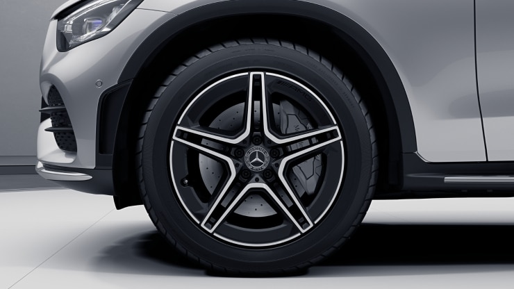 48,3 cm (19") AMG Leichtmetallräder im 5-Doppelspeichen-Design Bild 1