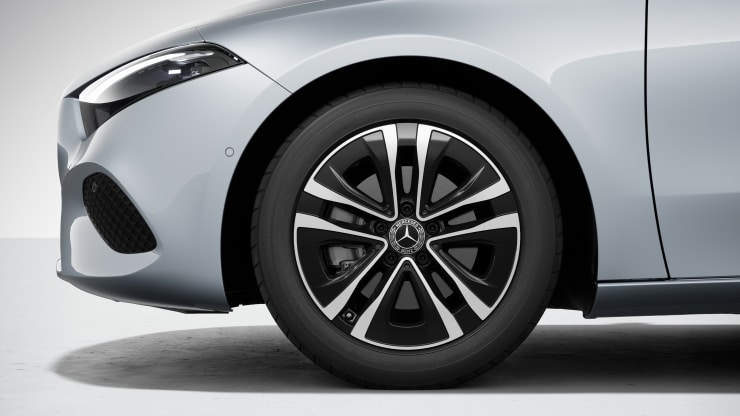 43,2 cm (17") Leichtmetallräder im 5-Doppelspeichen-Design Bild 1