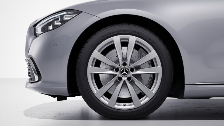 48,3 cm (19") Leichtmetallräder im 5-Doppelspeichen-Design Bild 1