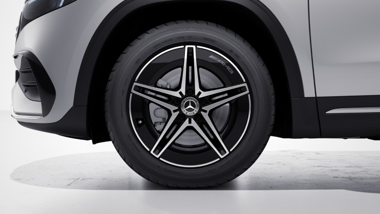 45,7 cm (18") AMG Leichtmetallräder im 5-Speichen-Design 1