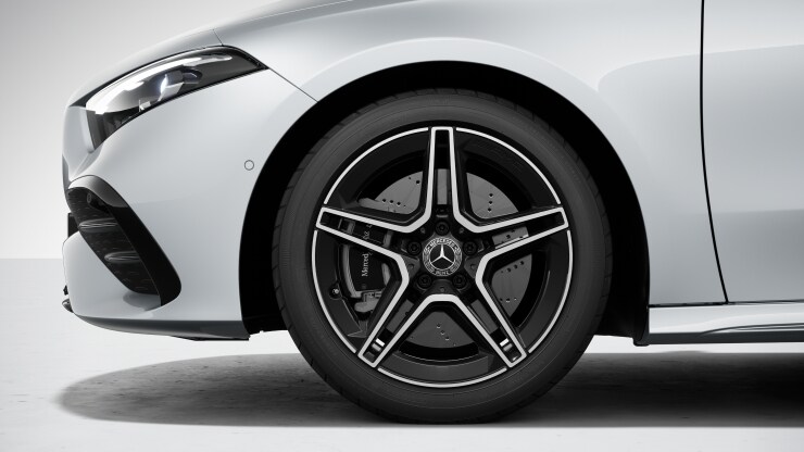 45&comma;7 cm &lpar;18"&rpar; AMG Leichtmetallr&auml;der im 5-Doppelspeichen-Design Bild 1