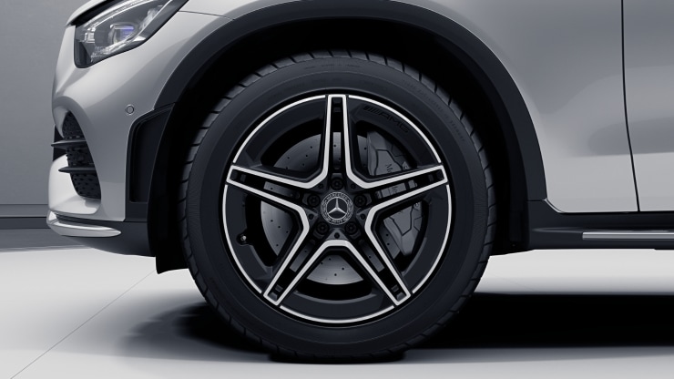 48,3 cm (19") AMG Leichtmetallräder im 5-Doppelspeichen-Design Bild 1