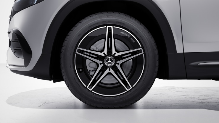 45,7 cm (18") AMG Leichtmetallräder im 5-Speichen-Design 1