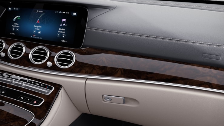 Instrumententafel und Bordkanten der T&uuml;ren in Leder Nappa Bild 1