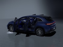 EQS SUV ไฟส่องสว่างใต้กระจกมองข้างแสดงผลเป็นตราสัญลักษณ์ Mercedes-Benz