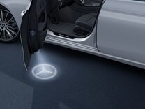 EQA Iluminação circundante com projeção do logo Mercedes-Benz