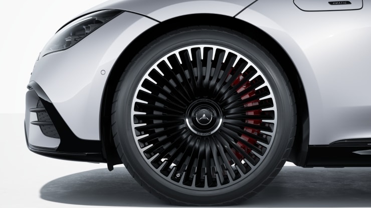 53,3 cm (21") AMG Leichtmetallräder im Vielspeichen-Design Bild 1