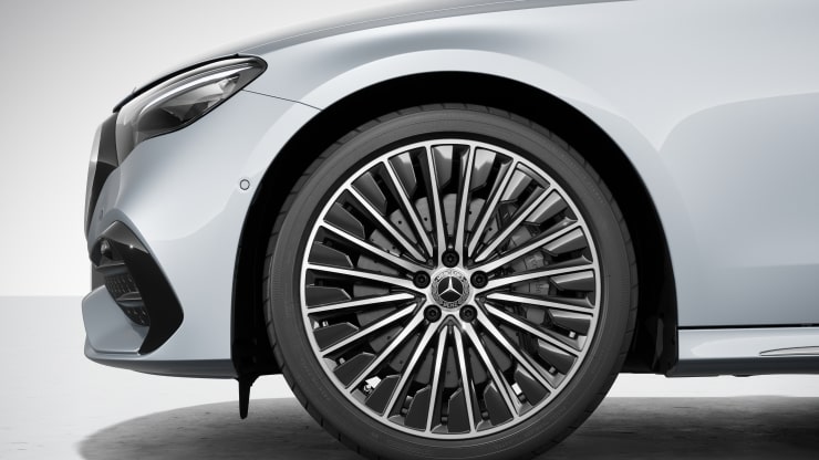 50,8 cm (20") AMG Leichtmetallräder im Vielspeichen-Design Bild 1