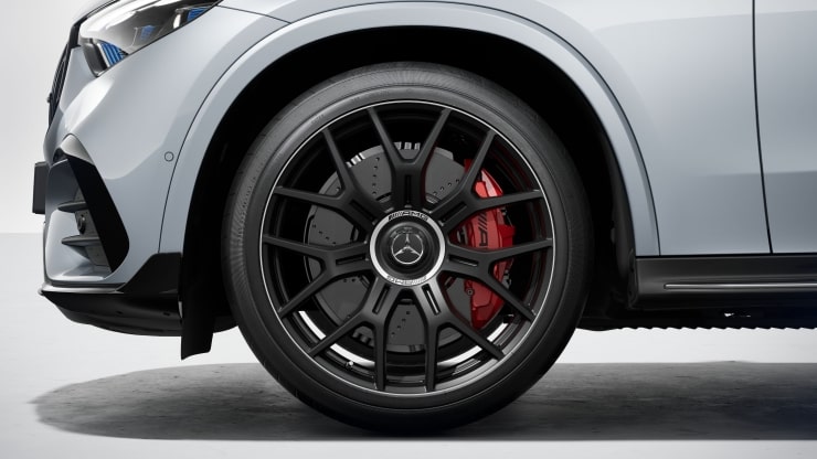 53&comma;3 cm &lpar;21"&rpar; AMG Schmieder&auml;der im Kreuzspeichen-Design Bild 1