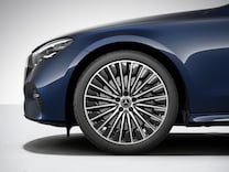 E-Class Sedan Braking system with larger brake discs on the front axle
