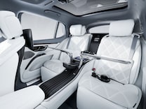 Mercedes-Maybach EQS SUV 2 wireless headsets