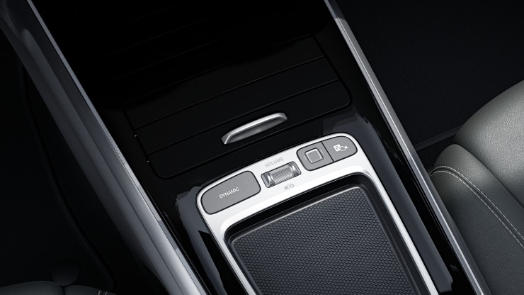 Ablagefach in Mittelkonsole mit Rollo 1