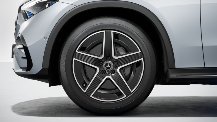 48&comma;3 cm &lpar;19"&rpar; AMG Leichtmetallr&auml;der im 5-Speichen-Design Bild 1