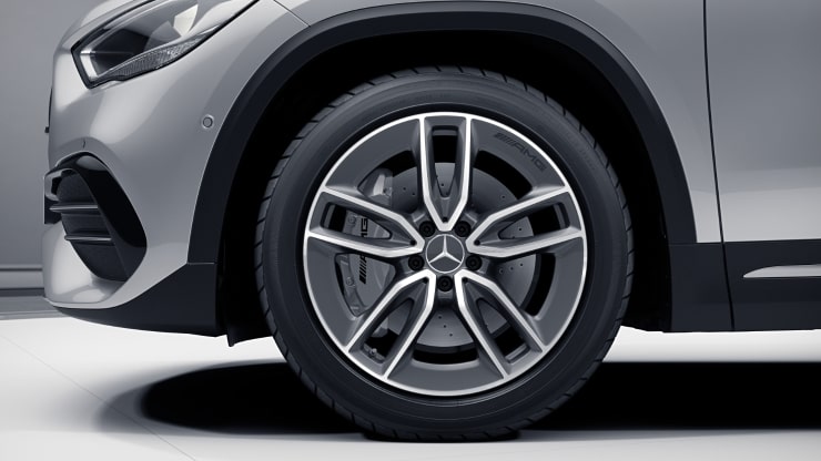 Dotation de s&eacute;rie pour Mecedes-AMG GLA 35 4MATIC 5