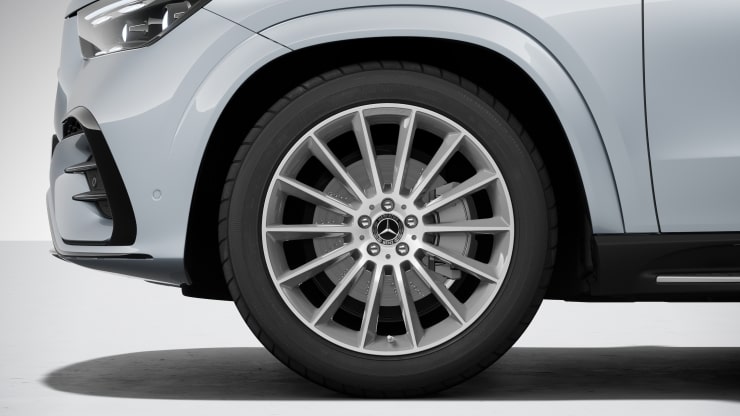 53,3 cm (21") AMG Leichtmetallr&auml;der im Vielspeichen-Design Bild 1