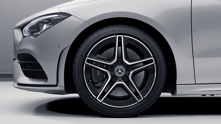 45,7 cm (18") AMG Leichtmetallräder im 5-Doppelspeichen-Design Bild 1