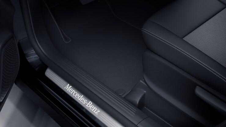 Einstiegsleisten mit "Mercedes-Benz" Schriftzug, beleuchtet und mit Wechselcover Bild 1