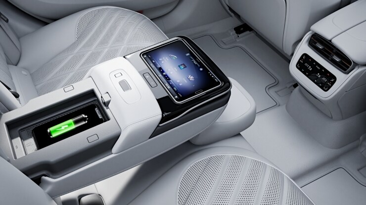 Kabelloses Ladesystem f&uuml;r mobile Endger&auml;te im Fond Bild 1