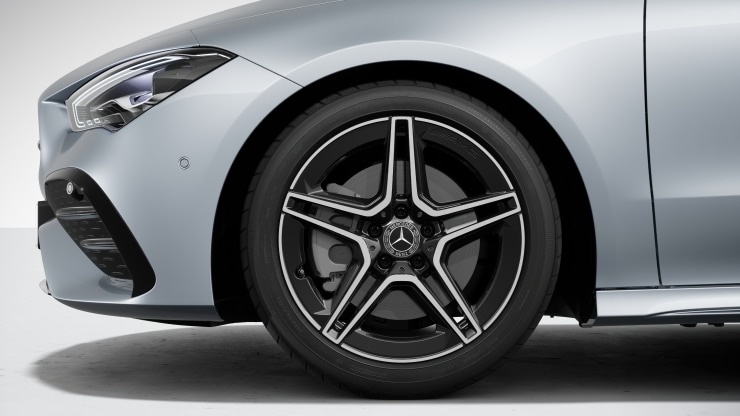 45,7 cm (18") AMG Leichtmetallräder im 5-Doppelspeichen-Design Bild 1