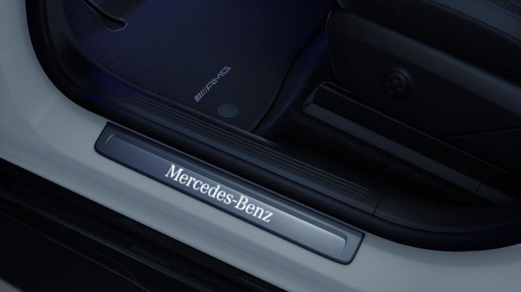 Einstiegsleisten mit "Mercedes-Benz" Schriftzug, beleuchtet 1