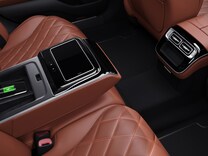 S-Class Saloon Wireless charging system for mobile devices in the rear