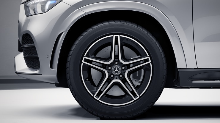 50&comma;8 cm &lpar;20"&rpar; AMG Leichtmetallr&auml;der im 5-Doppelspeichen-Design Bild 1