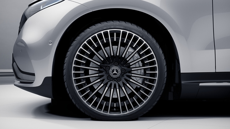 53,3 cm (21") AMG Leichtmetallr&auml;der im Vielspeichen-Design Bild 1