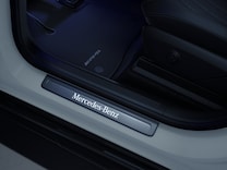 EQS SUV Soleira Iluminada 