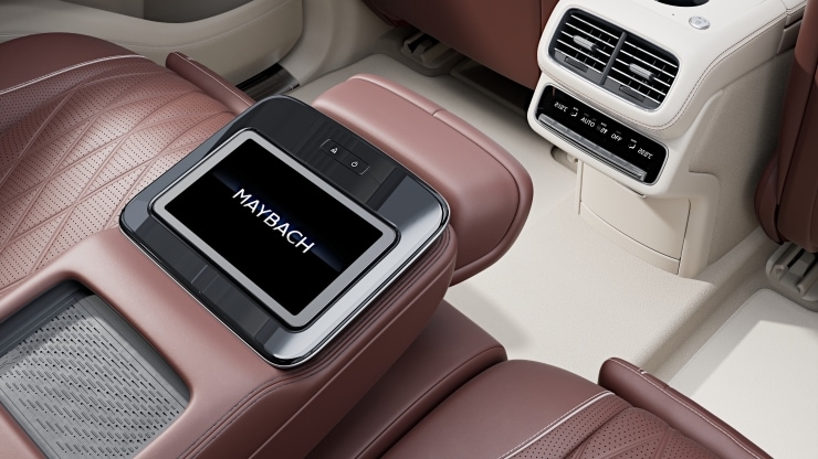 Kabelloses Ladesystem f&uuml;r mobile Endger&auml;te im Fond 3