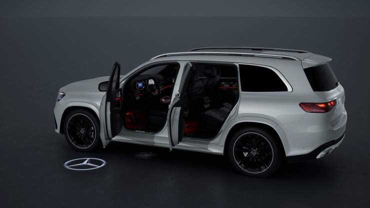 Umfeldbeleuchtung mit animierter Projektion des Mercedes-Benz Pattern 1