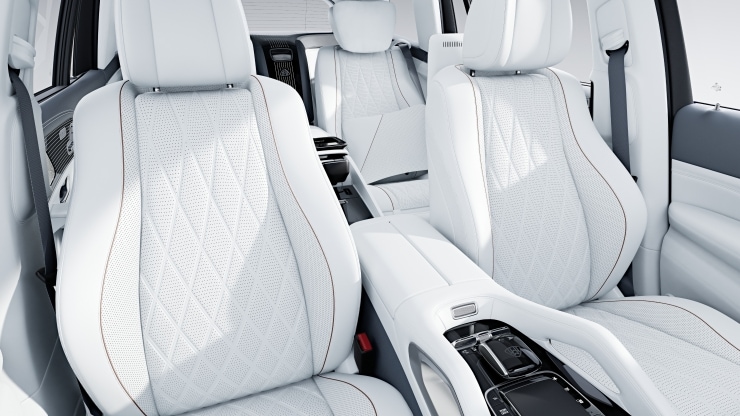 Multikontursitze f&uuml;r Fahrer und Beifahrer 3