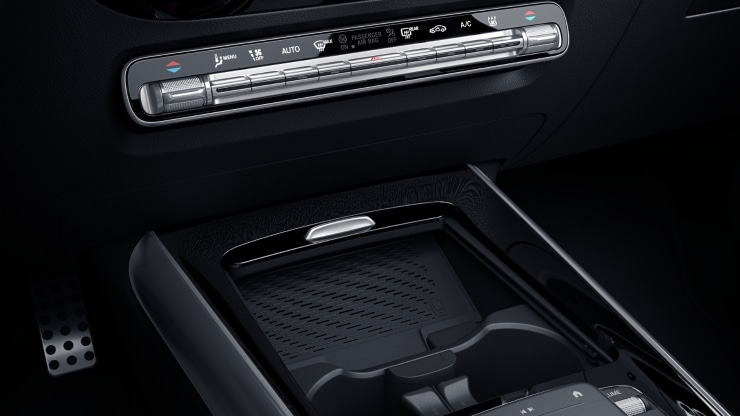 Ablagefach in Mittelkonsole mit Rollo 2