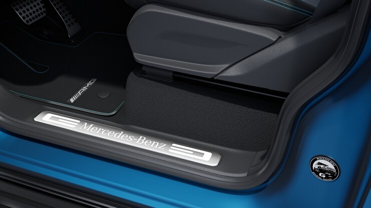 AMG Fußmatten schwarz mit Kontrastziernaht in Blau 1