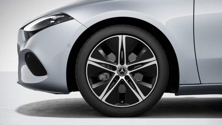 45,7 cm (18") Leichtmetallräder im 5-Doppelspeichen-Design 1