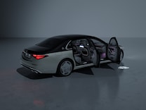 Mercedes-Maybach S-Class ไฟส่องสว่างใต้กระจกมองข้างแสดงผลเป็นตราสัญลักษณ์ Mercedes-Benz