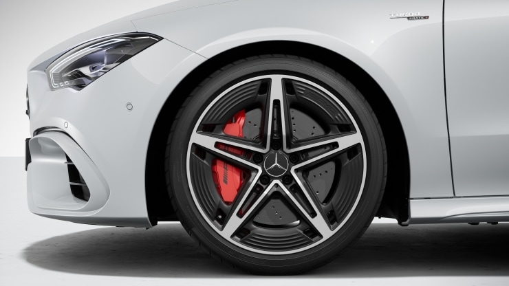 Serienausstattung Mercedes-AMG 5