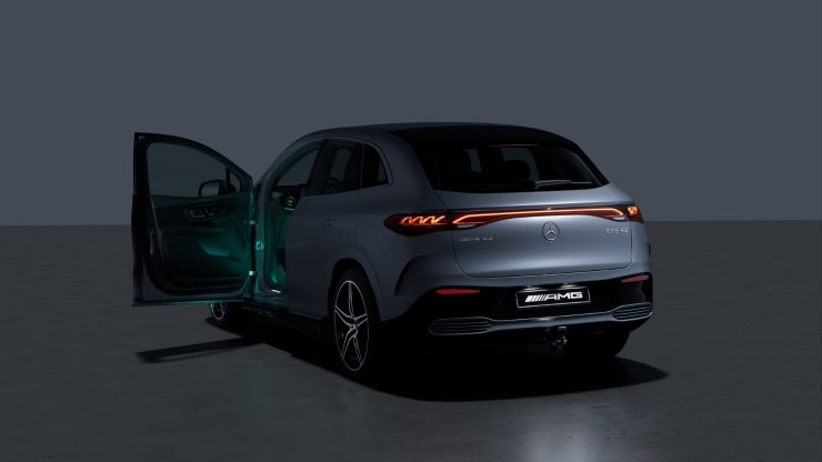 Umfeldbeleuchtung mit animierter Projektion des Mercedes-Benz Pattern 2