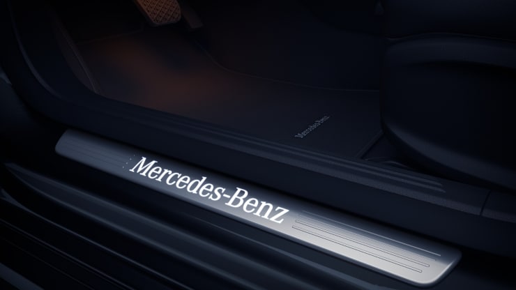 Einstiegsleisten mit "Mercedes-Benz" Schriftzug, beleuchtet und mit Wechselcover Bild 1
